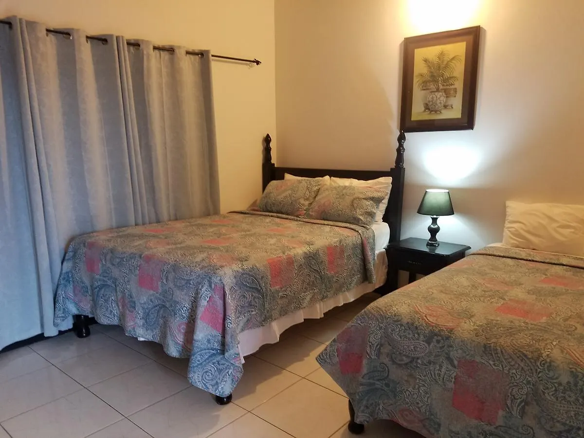 Roots Cafe Rooms Negril Giamaica